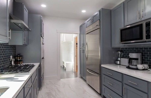 Neartown House | Your Montrose Gem! Sleeps 43/15BR/6BA/10PA