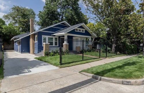 Neartown House | Your Montrose Gem! Sleeps 43/15BR/6BA/10PA