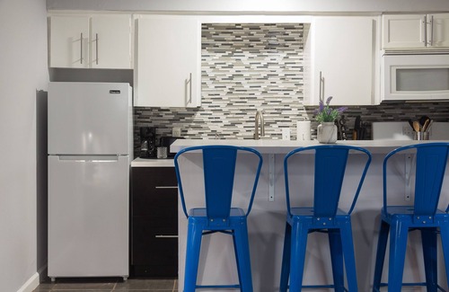 Hyde Park Apartment | Your Montrose Studios! Sleeps 46/23BR/23BA/23PA