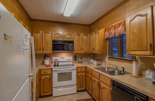 Sugar Mountain Condo | Your Nest in the Woods Condo - 100 Yards to Slopes