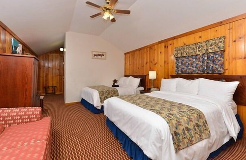 Cody House | Your Old West Adventure Awaits! 2 Family-Friendly Units, Pool, FREE Parking!