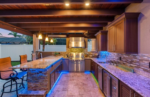 St. Petersburg House | Your outdoor Oasis house WiFi, AC in awesome St. Petersburg