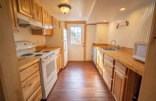 Hunter House | * Your Own Inn* S