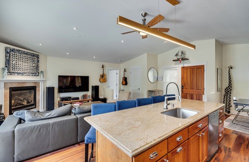 Glen Ellen House | Your own Wine Country resort with pool and Sonoma Mountain View