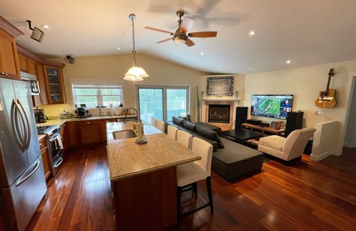 Glen Ellen House | Your own Wine Country resort with pool and Sonoma Mountain View