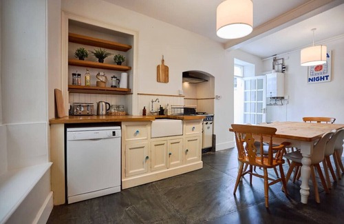 Stratton House | Your Perfect Coastal Retreat, Bude | Sleeps 8