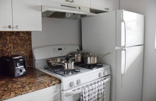 Key Biscayne Apartment | Your Relaxing Getaway Awaits! 2 Bedroom Suite, Living Room and Full-Kitchen