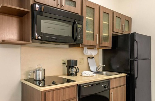Biggar House | Your Relaxing Getaway Awaits! Outdoor Pool, Free Parking, Near Dolphin Marina