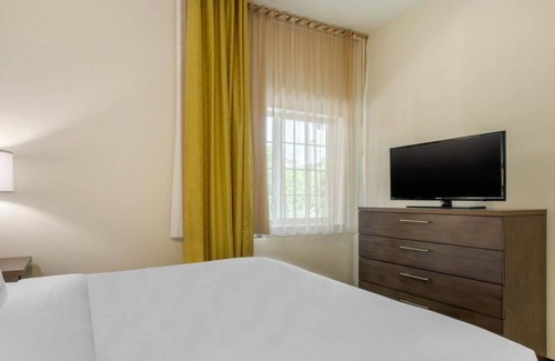 Biggar House | Your Relaxing Getaway Awaits! Outdoor Pool, Free Parking, Near Dolphin Marina