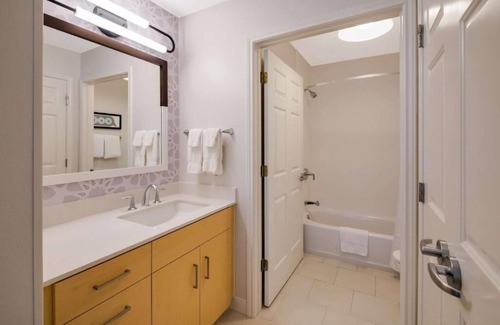 Andover Hotel | Your Relaxing Getaway Awaits! Perfect for Merrimac River Frontage! Outdoor Pool!