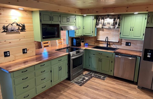 Long Lake Cabin | Your rustic lakeside retreat awaits at Goldens on the Lake!