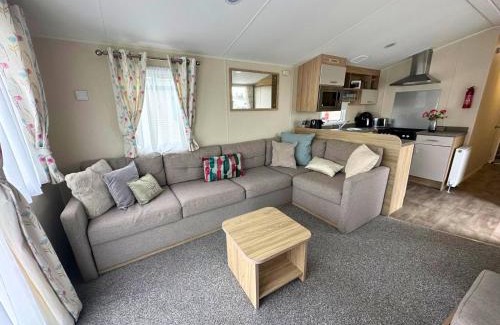 Clacton-on-Sea House | Your Seaside Escape at St Osyth Modern caravan with decking and wifi and parking Nr to Clacton on Sea