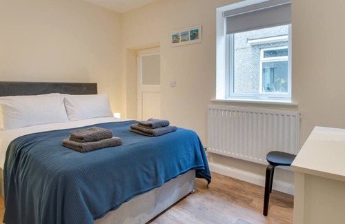 Llangefni House | Yr Hen Barlwr in the beautiful Llangefni