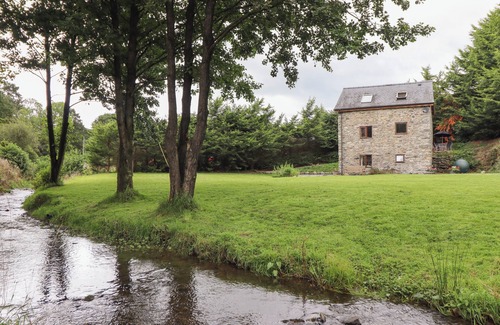 Oswestry House | YR HEN FELIN, pet friendly, character holiday cottage in Llanfyllin