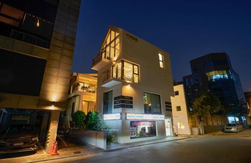 Hongji House | Yt Tailored Service Home Near Hongik Univ Station