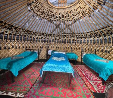 Naryn Region Hotel | Yurt Camp "Sary-Bulun" at Song-Kul Lake, Naryn Сон-Куль