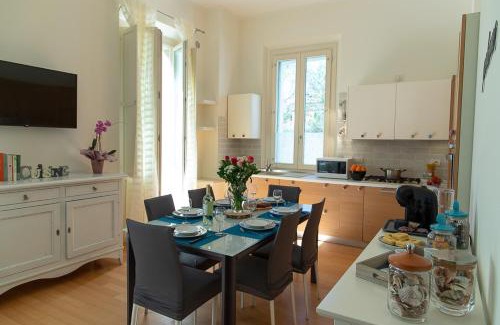 Pesaro Apartment | Zara D'Amare a Pesaro 10 metri dalla spiaggia by Yohome