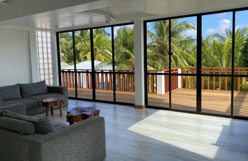 Thulusdhoo Island Hotel | Zeeo - Guest house Beach front property