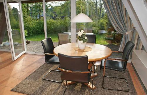 Damp Resort | Zeltdachhaus mit TV im Schlafzimme