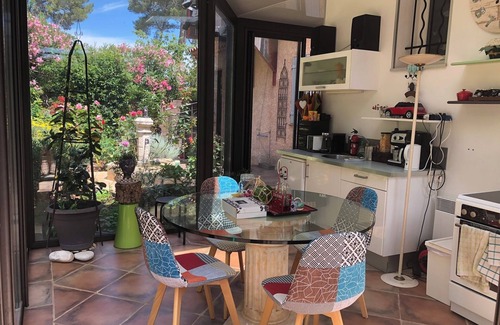 Hyeres Bed & Breakfast | Zen accommodation on the mimosa hill