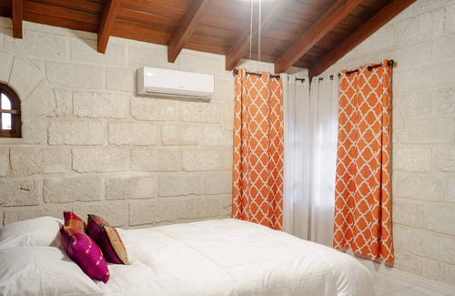 Callendar House | Zen Family Villa is located just 2 mins east of infamous Oistins and close to the Golf Course