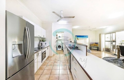 Rapid Creek Condo | ZEN FORESHORE - 2 Bedroom Apt with Pool