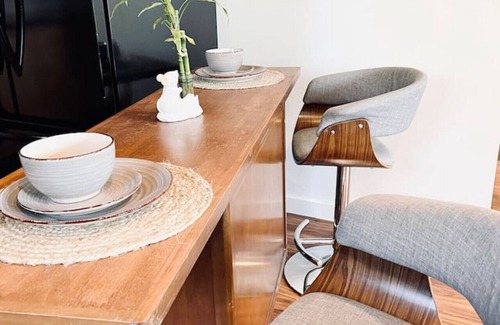 Amazon Apartment | Zen Haus Suite B · one-level, fast Wi-Fi, UO 1 mi