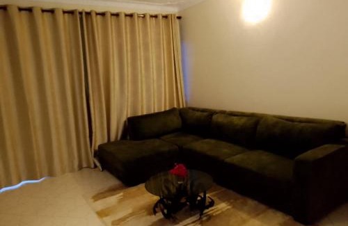 Western Region Apartment | Zen in Ibanda