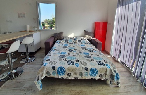 Saint-Gely-du-Fesc Apartment | Zen stay with access to 1 swimming pool, near Montpellier, Mediterranean, Cévennes