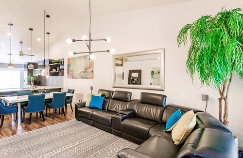 Crown Pointe Villa | Zen Villa 5 min to Downtown Naples
