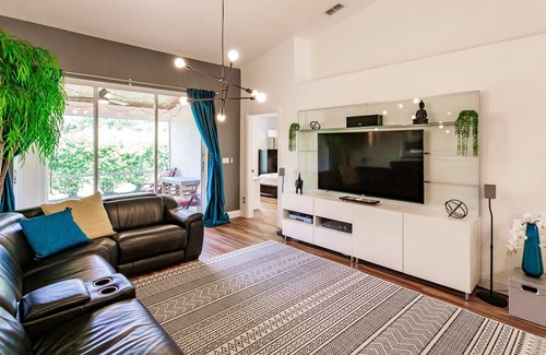 Crown Pointe Villa | Zen Villa 5 min to Downtown Naples