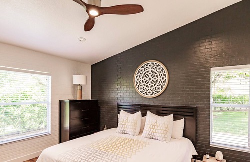 Crown Pointe Villa | Zen Villa 5 min to Downtown Naples