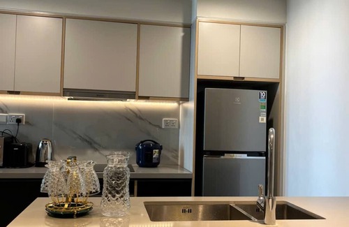District 4 Apartment | Zenity 2br Free Pool Gym Kids Playground Skyline