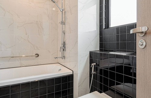 Phuong 1 Apartment | Zenity City Lights-3BR Sanctuary w/Pool & Gym 1204