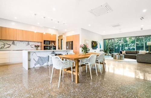 Fannie Bay Villa | ZENLUX - 5BR Holiday Home with Pool