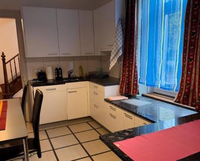 Solothurn House | Zentrales Zimmer im 1OGC 2 Gehminuten zum Bahnhof Solothurn