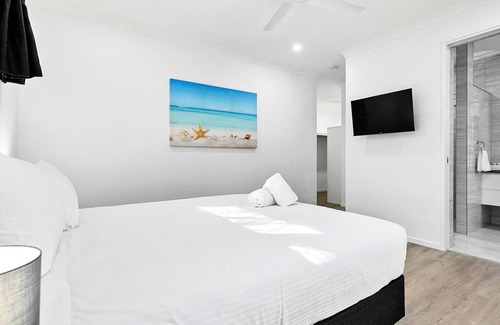 Scarness House | Zephyr Bayside Villas 4 bed