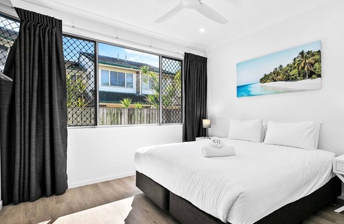 Scarness House | Zephyr Bayside Villas 4 bed