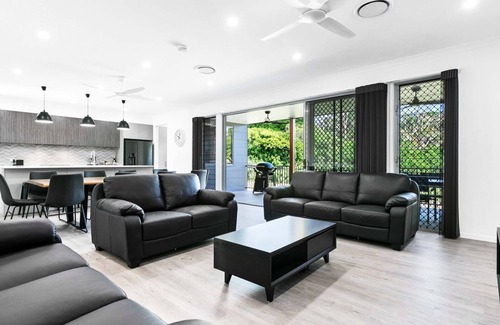 Scarness House | Zephyr Bayside Villas 4 bed