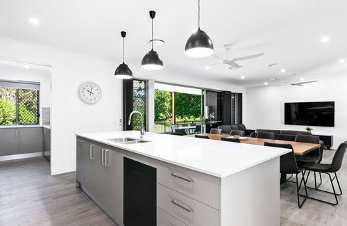 Scarness House | Zephyr Bayside Villas 4 bed