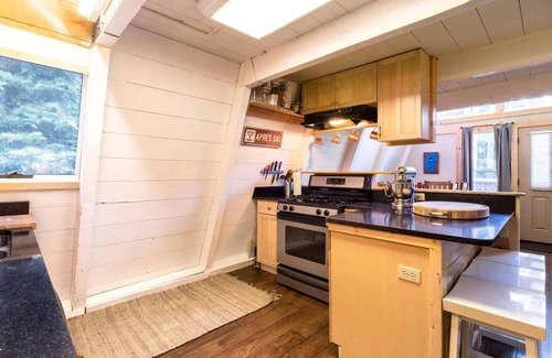 Truckee Cabin | Zephyr by AvantStay | Stylish Frame w/Access To Tahoe Donner