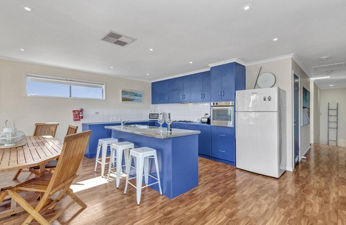 Port Willunga House | Zephyr Shores - Port Willunga - Cosy Beach Retreat just Moments from the Beach