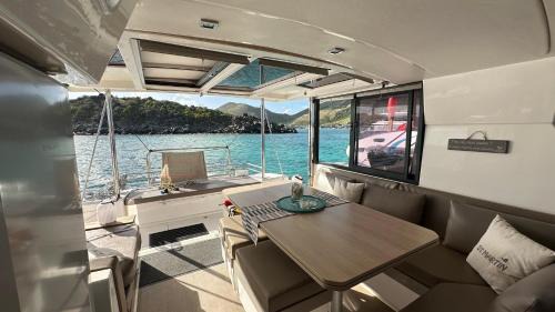 Grand Case House | Zephyr your full-day cruise