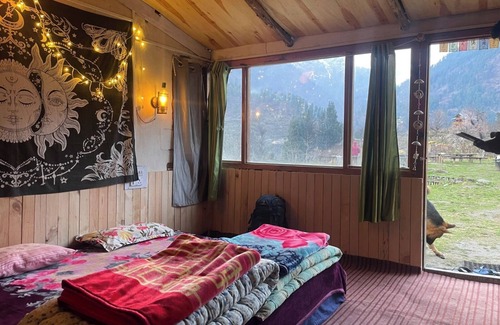 Kullu Hotel | Zevibes Cafe & Homestay