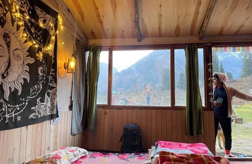 Kullu Hotel | Zevibes Cafe & Homestay