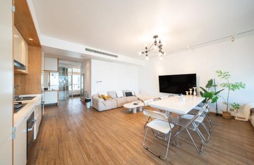 Huangpu Apartment | ZHome - HaiQi Garden - Four Bedroom Apartment on the Bund with Bund View