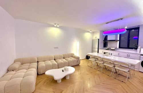 Jing'an Apartment | ZHome-Three floors 4 bedrooms - near Nanjing Road