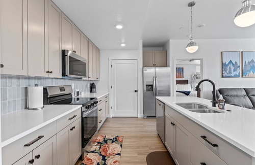 St. George Apartment | Zion Cliffside Retreat l Gem for Relaxation