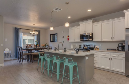 Hurricane House | Zion Village Resort 339 | Ping Pong Table, Mister system, Resort Pool and Amenities