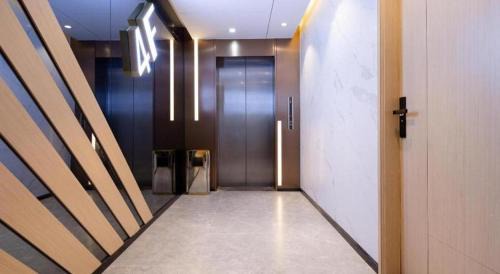 Central Business District Hotel | ZMAX Hotels Shenzhen Lianhuacun Metro Station